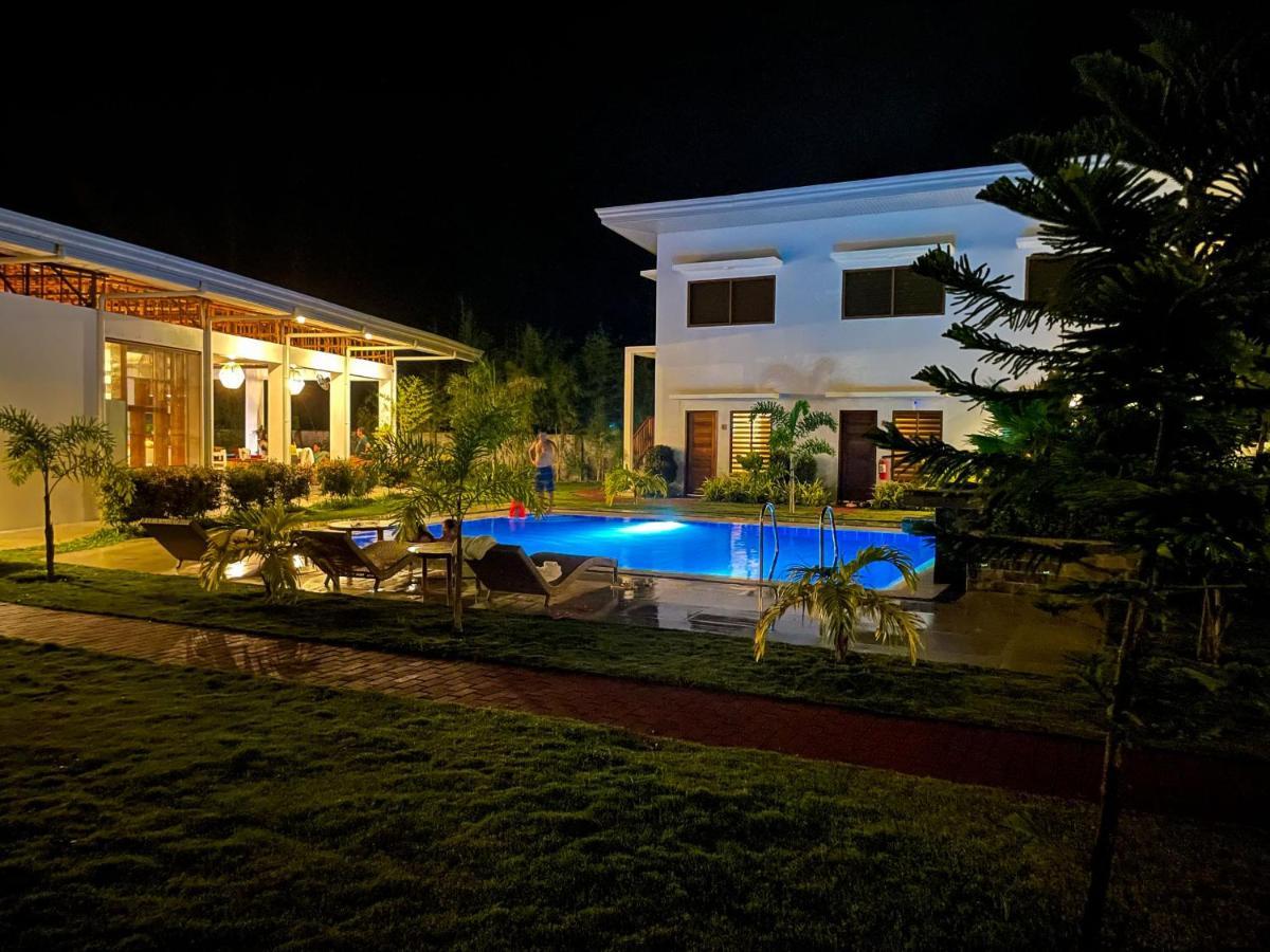Red Picnic Hostel *
